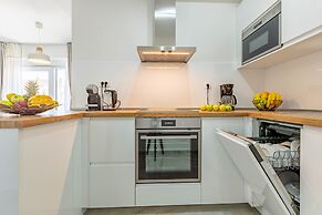 Exquisite Prestige Luxury Apartments With Shared Pool