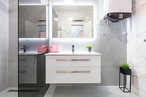 Exquisite Prestige Luxury Apartments With Shared Pool