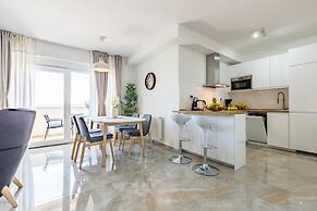 Exquisite Prestige Luxury Apartments With Shared Pool