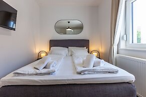 Exquisite Prestige Luxury Apartments With Shared Pool