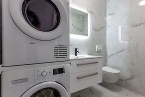 Exquisite Prestige Luxury Apartments With Shared Pool