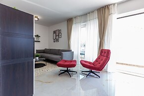 Exquisite Prestige Luxury Apartments With Shared Pool