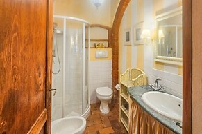 Francigena Loggia Apartment Shared Pool