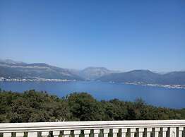 Tivat Relax With Stunning Sea & Mountain Views