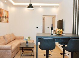 Stylish Apartment With Modern Elegance in Herceg Novi Area
