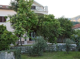 Stylish Apartment With Modern Elegance in Herceg Novi Area