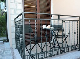 Stylish Apartment With Modern Elegance in Herceg Novi Area