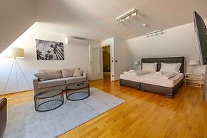 Roksoxhome Designer Boutique Apartment