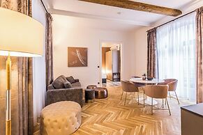 Roksoxhome Designer Boutique Apartment