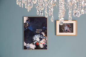 Roksoxhome Designer Boutique Apartment