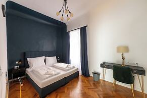 Roksoxhome Designer Boutique Apartment