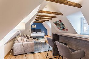 Roksoxhome Designer Boutique Apartment