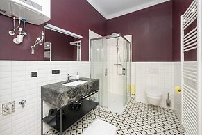 Roksoxhome Designer Boutique Apartment