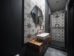 Studio 95 - Shared & Private Rooms