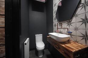 Studio 95 - Shared & Private Rooms