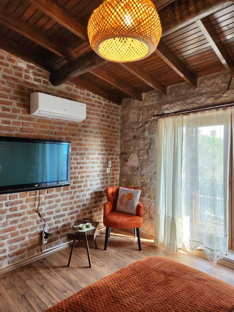 Azra Konuk Evi