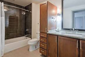 Stunning CozySuites on Elm St. 08