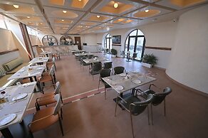 Clarks Safari Haridwar