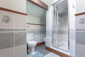 Haworth Village House - Sleeps 6, Parking & Pets!