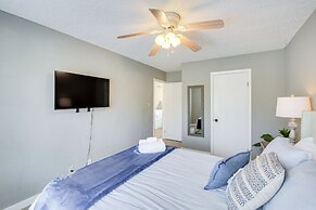 Walk to Lake & Pool: Hot Springs Village Getaway