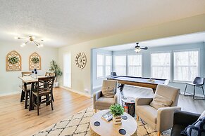 Walk to Lake & Pool: Hot Springs Village Getaway