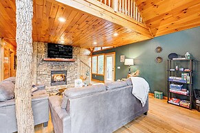 Tree-lined Cabin w/ Hot Tub & Deck in Bryson City