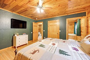 Tree-lined Cabin w/ Hot Tub & Deck in Bryson City