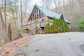 Tree-lined Cabin w/ Hot Tub & Deck in Bryson City