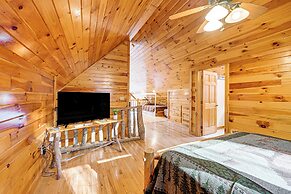 Tree-lined Cabin w/ Hot Tub & Deck in Bryson City
