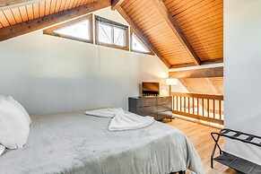 Walk to Ski Slopes: Wintergreen Resort Treehouse