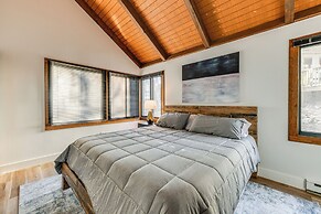 Walk to Ski Slopes: Wintergreen Resort Treehouse