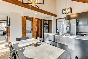 Walk to Ski Slopes: Wintergreen Resort Treehouse