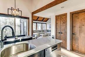 Walk to Ski Slopes: Wintergreen Resort Treehouse