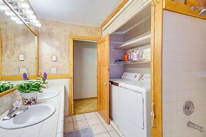 6 Mi to Chico Hot Springs: Villa w/ River Access