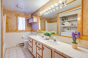 6 Mi to Chico Hot Springs: Villa w/ River Access