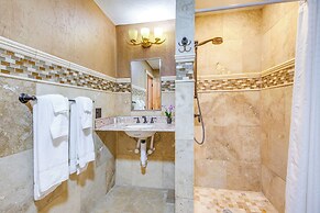 6 Mi to Chico Hot Springs: Villa w/ River Access