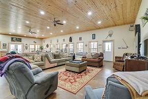 Boat Launch On-site: Lakefront Toledo Bend Getaway