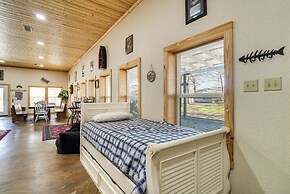 Boat Launch On-site: Lakefront Toledo Bend Getaway