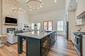 Nolin Lake Views: Spacious Home in Clarkson!