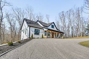 Nolin Lake Views: Spacious Home in Clarkson!