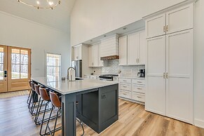 Nolin Lake Views: Spacious Home in Clarkson!