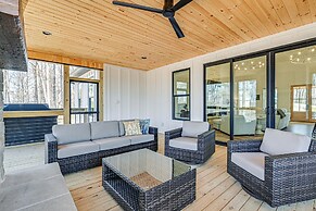 Nolin Lake Views: Spacious Home in Clarkson!