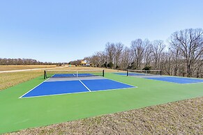 Nolin Lake Views: Spacious Home in Clarkson!
