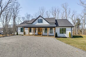 Nolin Lake Views: Spacious Home in Clarkson!