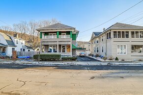 1 Mi to Dtwn Binghamton: Apt w/ Covered Balcony!