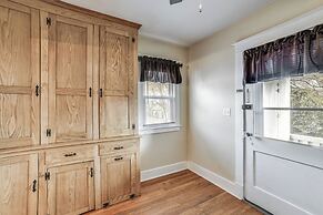 1 Mi to Dtwn Binghamton: Apt w/ Covered Balcony!