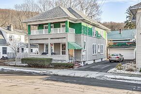 1 Mi to Dtwn Binghamton: Apt w/ Covered Balcony!