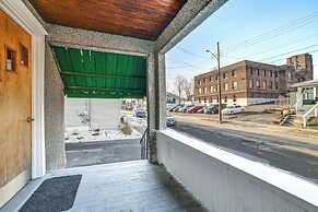 1 Mi to Dtwn Binghamton: Apt w/ Covered Balcony!