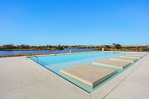 3 Mi to Gulfport Beaches: Waterfront 'casa Pesce'