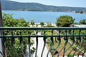 Spacious Seaside Retreat in Poljica